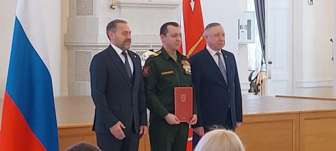Александр Беглов вручил ветеранам СВО ключи от новых квартир