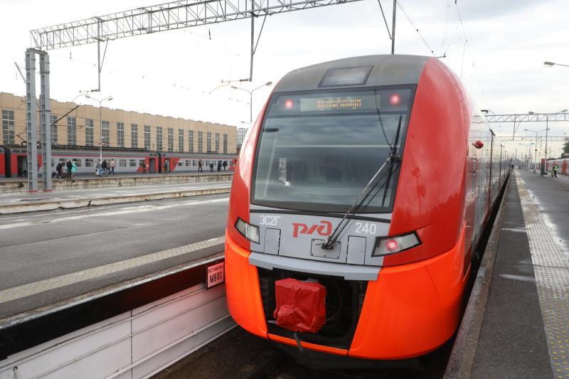 Более 110 тысяч пассажиров перевезли «Ласточки» из Петербурга в Валдай