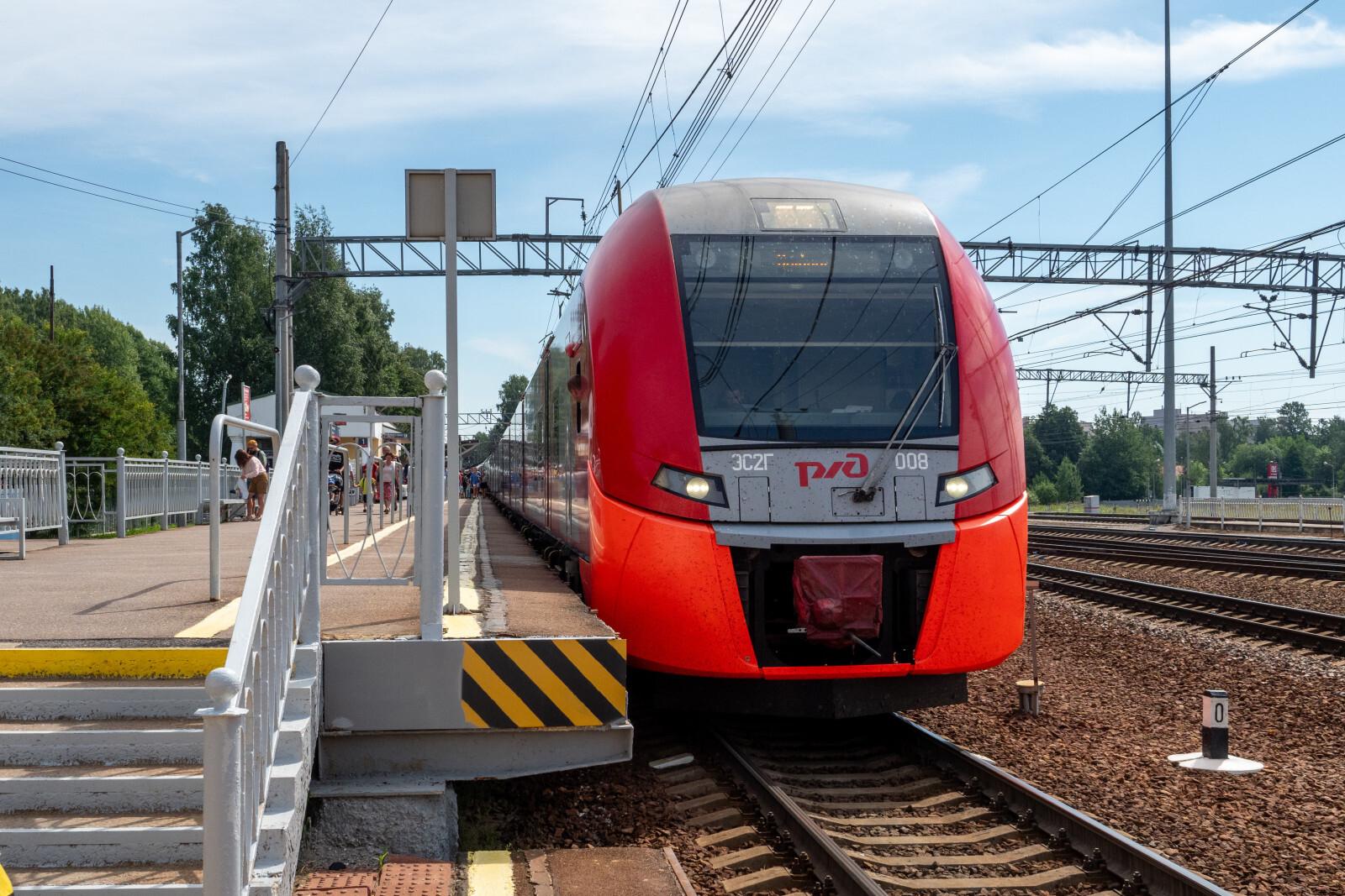 Больше 111 тысяч пассажиров перевезли «Ласточки» из Петербурга
