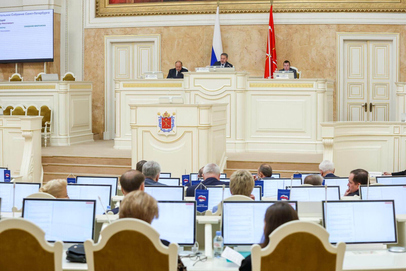 Депутаты Петербурга рассказали о работе в Заксобрании VII созыва