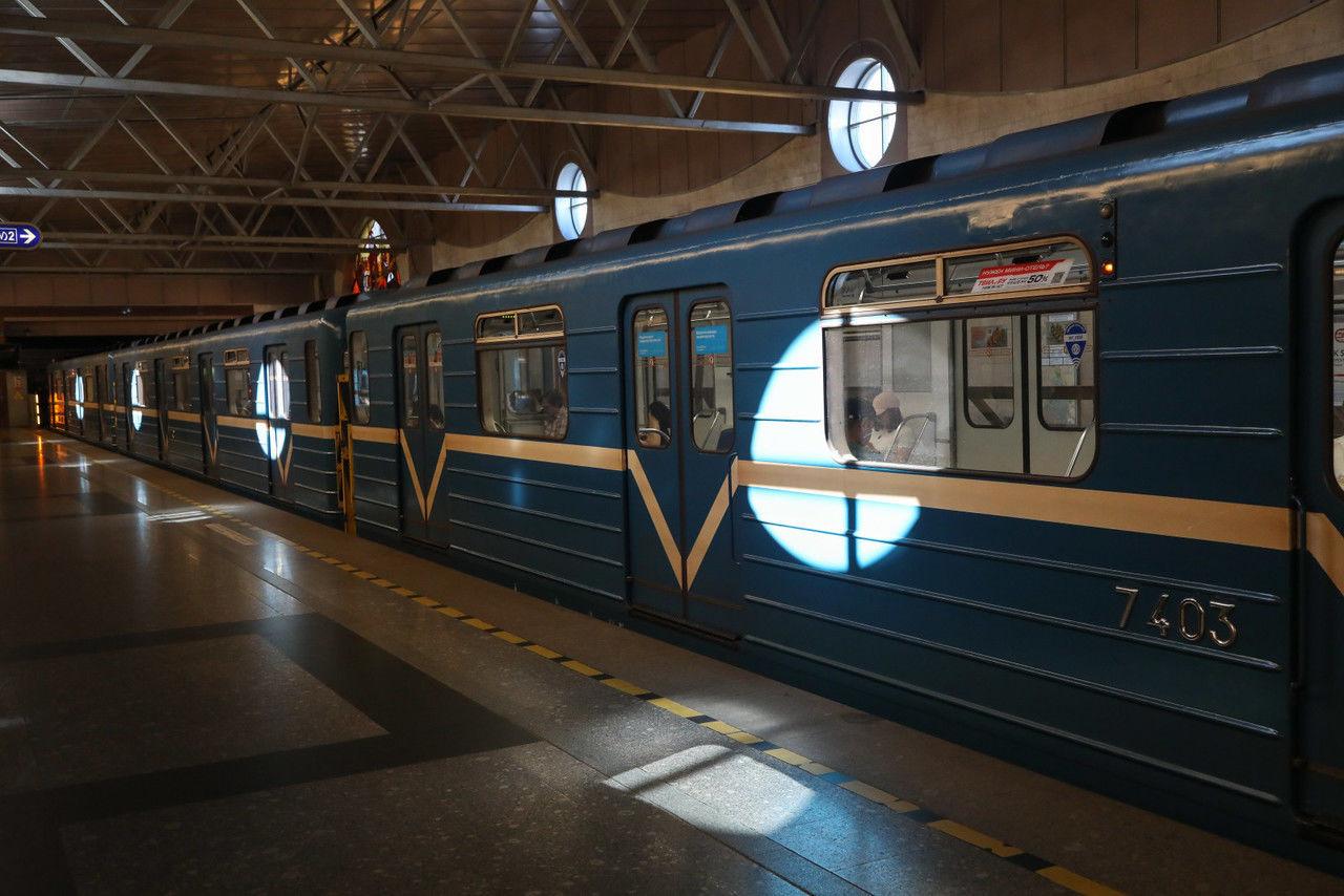 Для синей ветки метро Петербурга поставят 90 вагонов