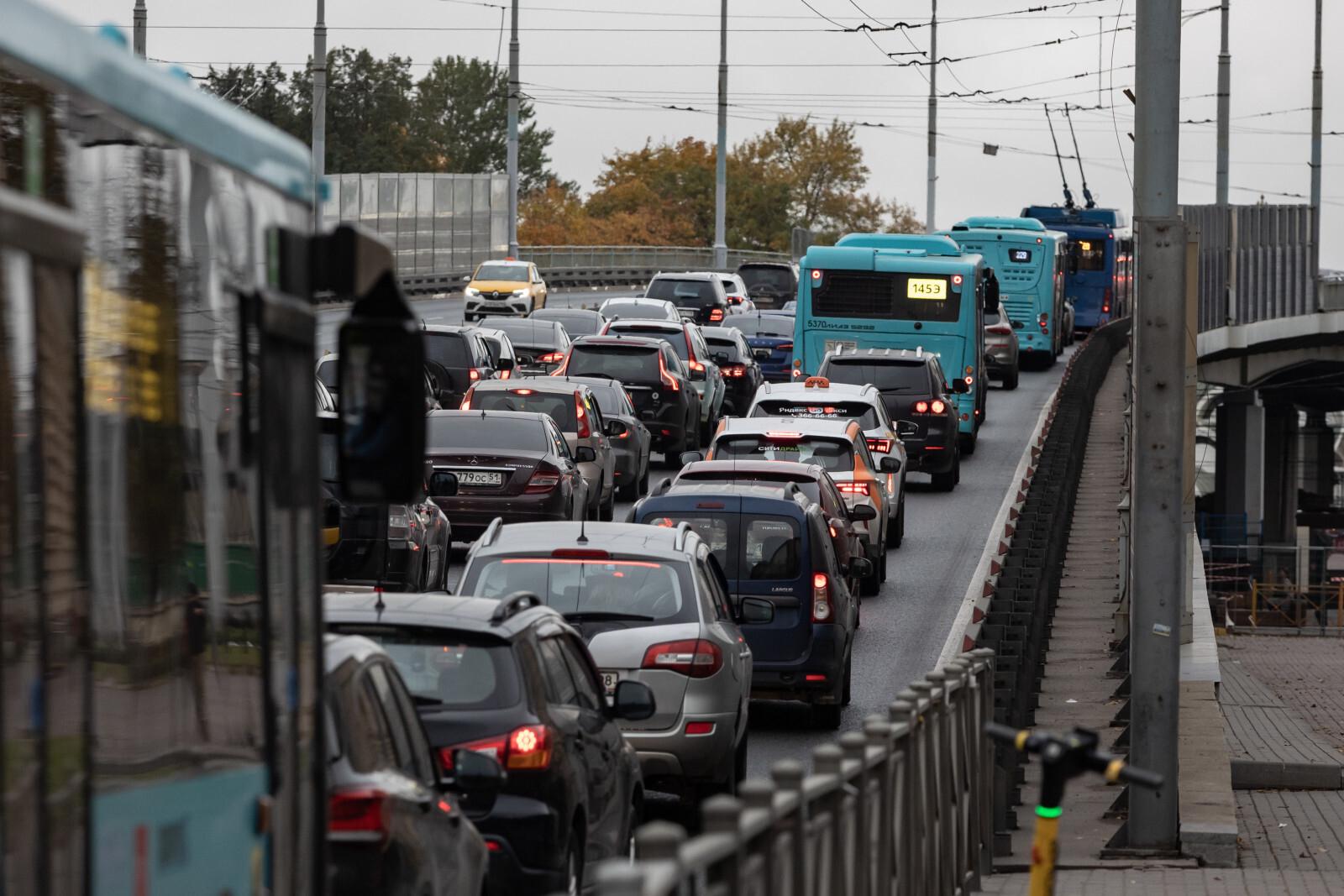 Дорожные ограничения введут в Петербурге