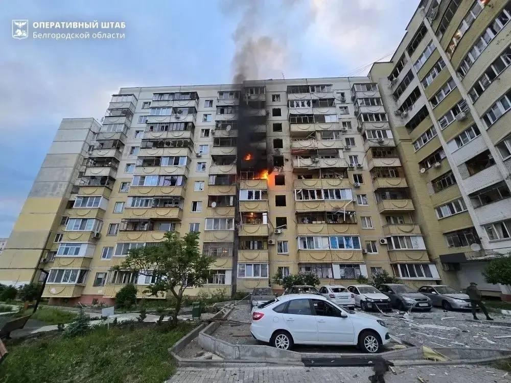 Дрон ВСУ врезался в 10-этажку в Белгороде, есть пострадавшие
