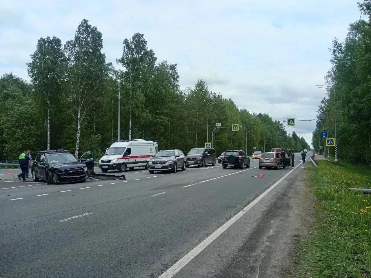 Два человека пострадали в тройном ДТП под Кировском