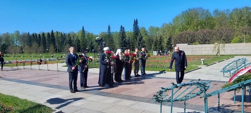 Глава Петербурга рассказал о посещении Пискаревского кладбища в праздничные дни