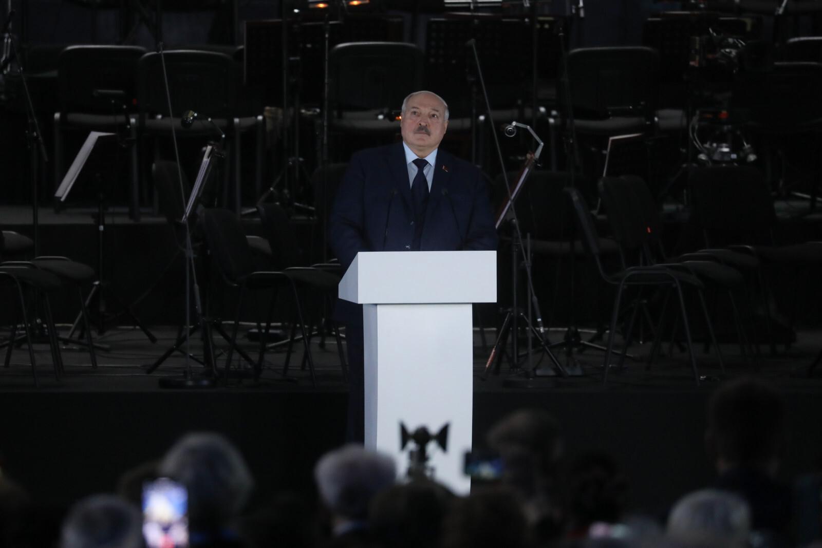 Лукашенко заявил, что не реагирует на высказывания Зеленского