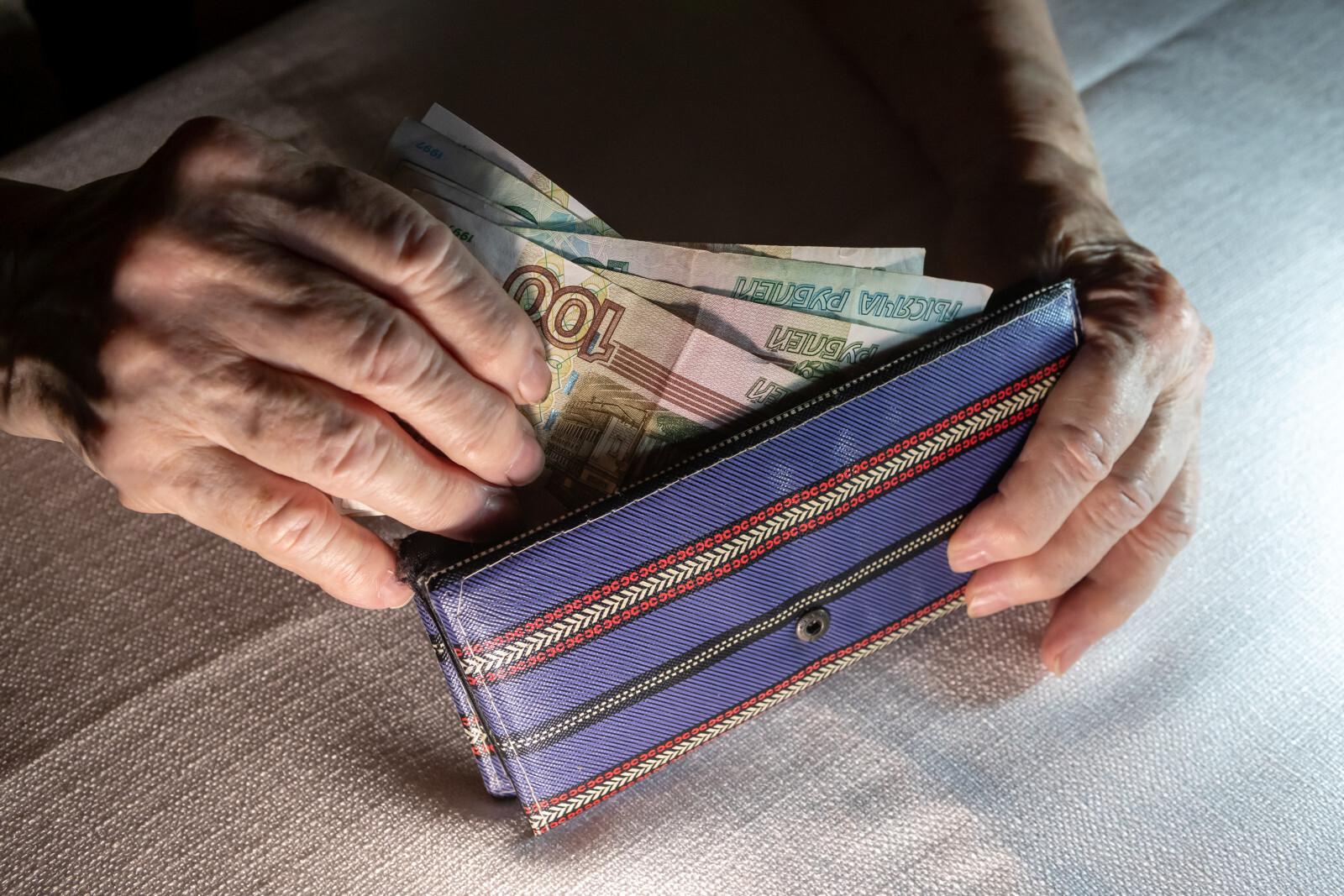 Лжеврач выманил у 91-летней петербурженки миллион на «операцию» внучке