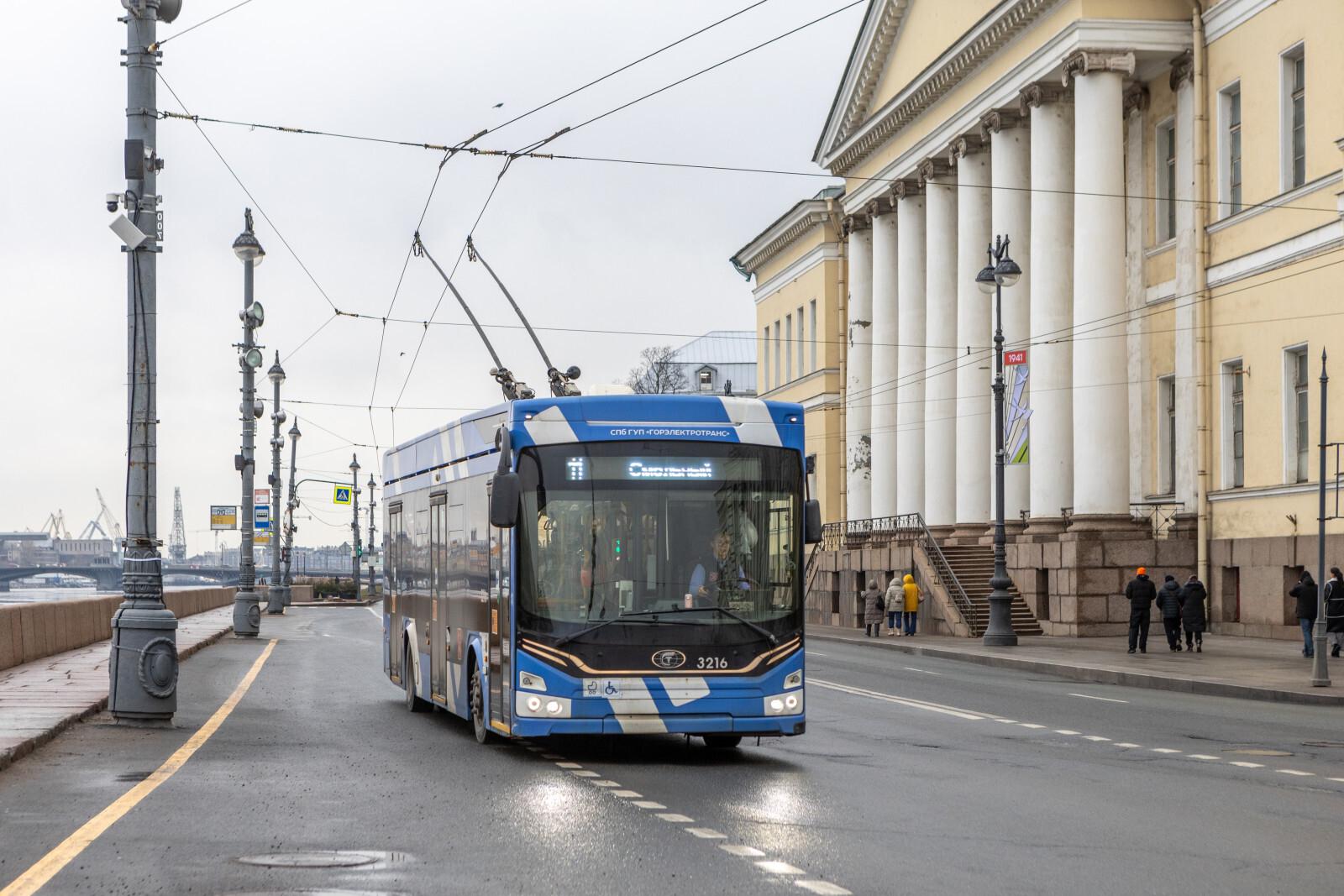 Маршруты двух троллейбусов изменили в Петербурге
