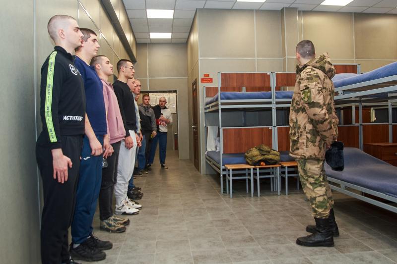 Минобороны будет выявлять военных с риском отклонений