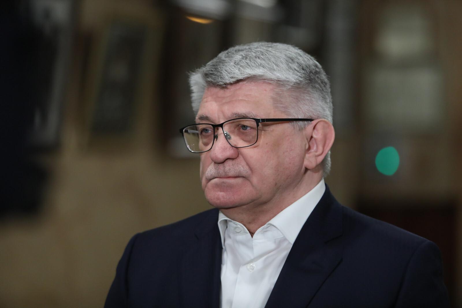 Мишустин исключил из Совета по развитию кинематографии Сокурова и Толстого