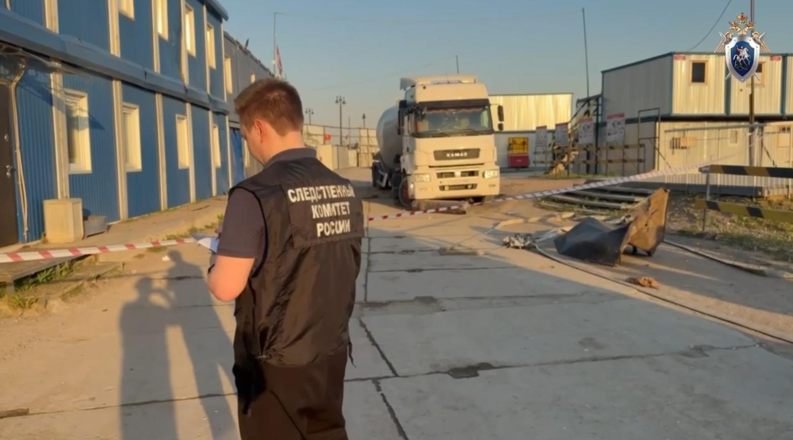 На месте взрыва в Судебном квартале Петербурга работают следователи