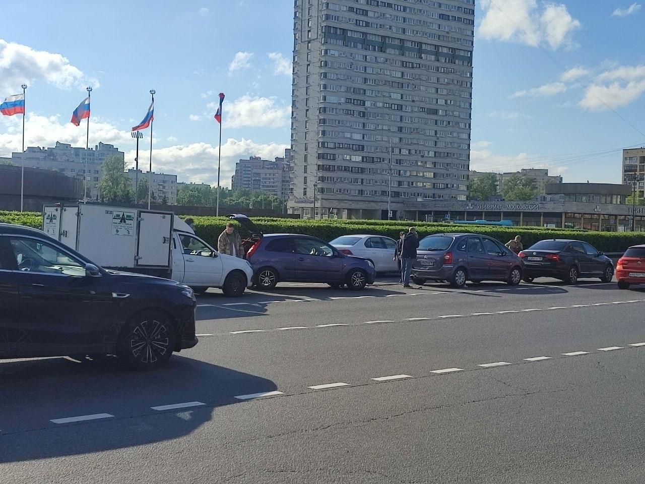 На площади Победы произошла массовая авария