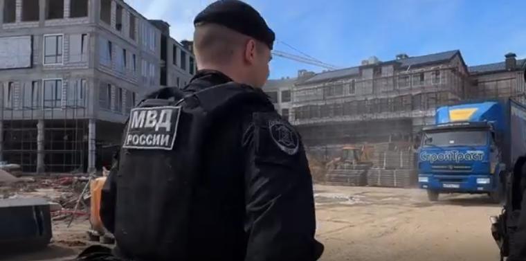 На стройках Петербурга и Ленобласти искали нелегальных мигрантов