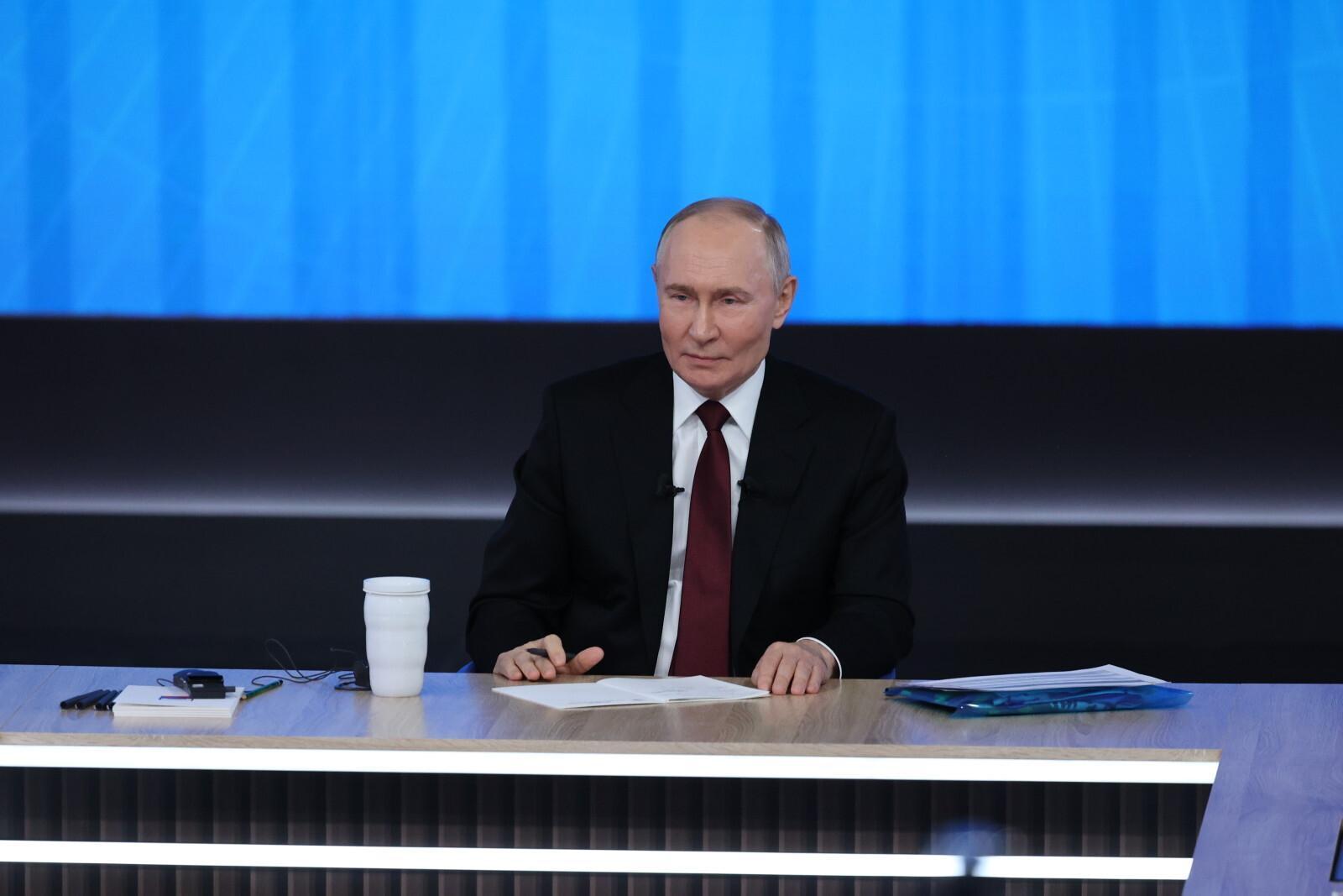 Началась прямая линия с Владимиром Путиным
