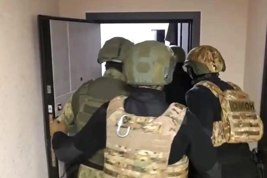 ОМОН задержал пятерых инвест-мошенников в Петербурге
