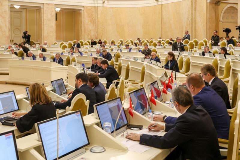 Петербургу предлагают самому определять, в каких границах запрещено продавать алкоголь