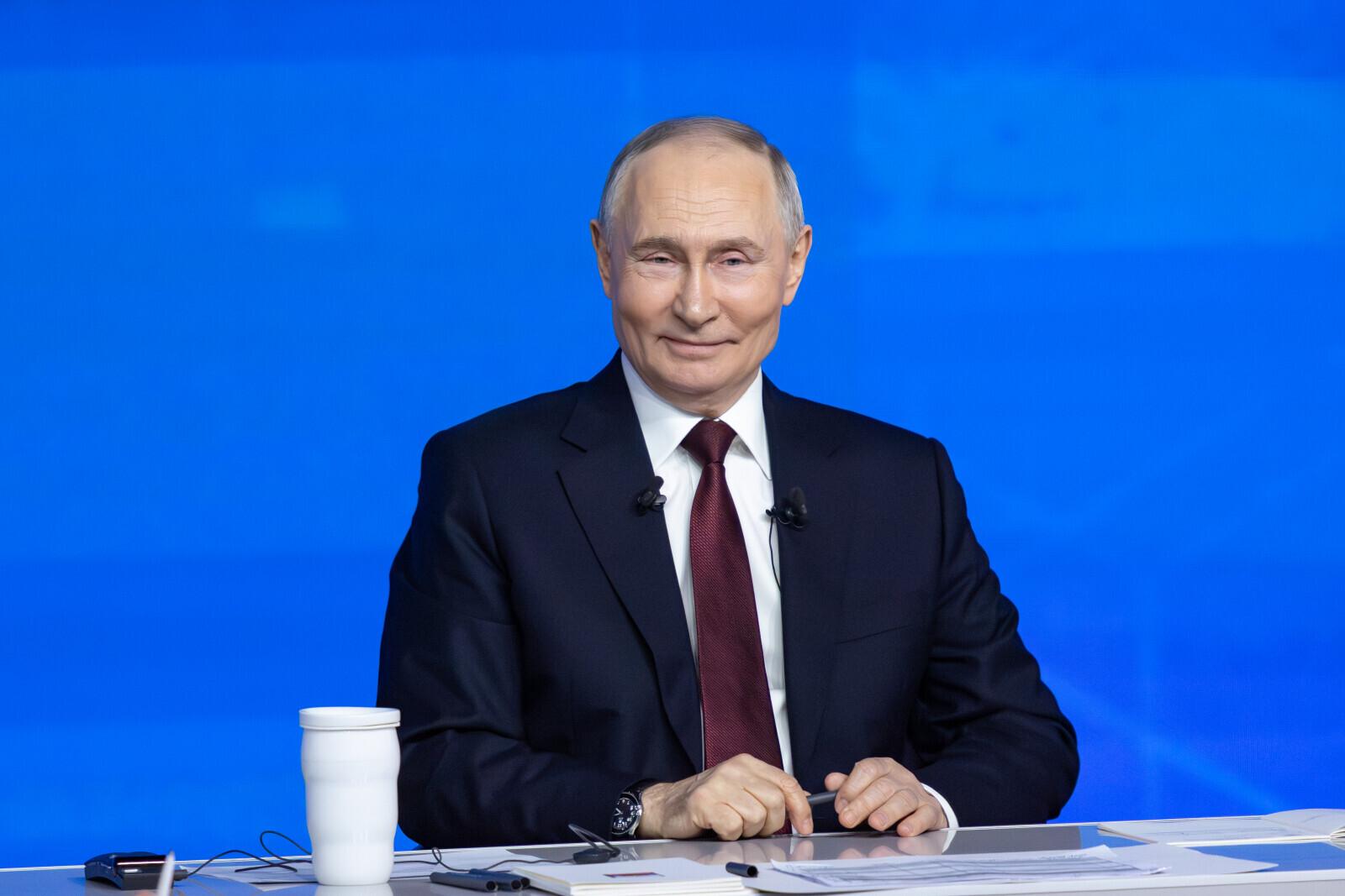 Путин попросил президента ЦАР поделиться впечатлениями от поездки в Петербург