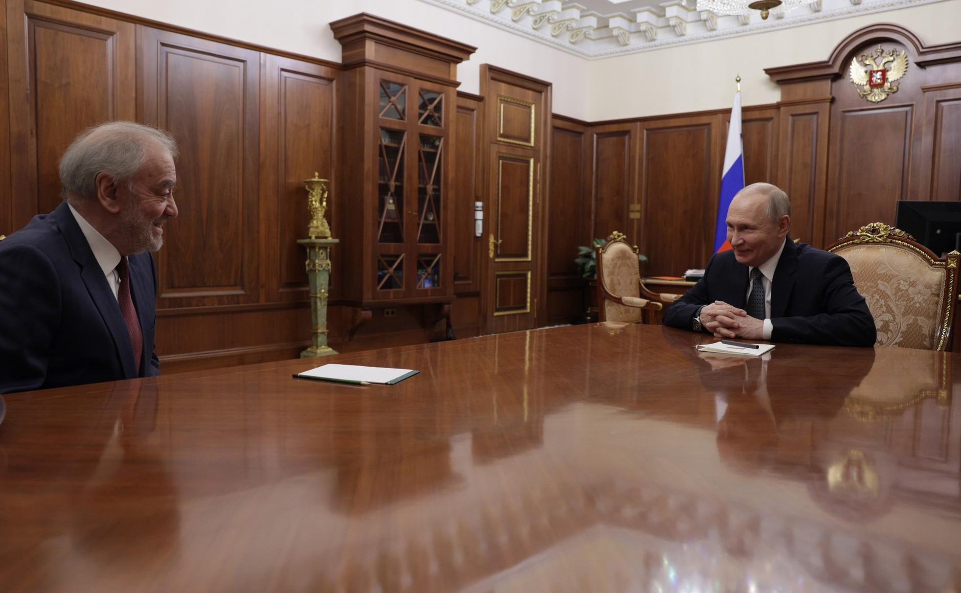 Путин поручил Гергиеву подумать об увековечении памяти дирижера Юрия Темирканова