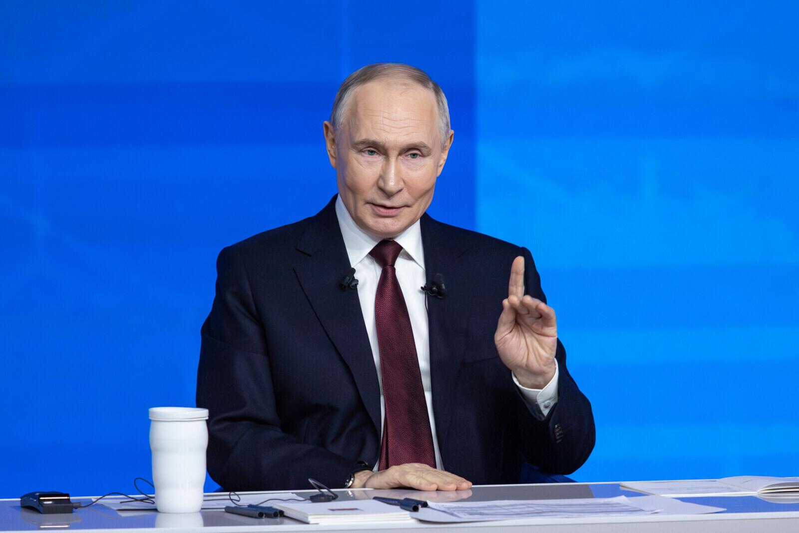 Путин поручил судам усилить защиту женщин и детей и следить за сроками арестов
