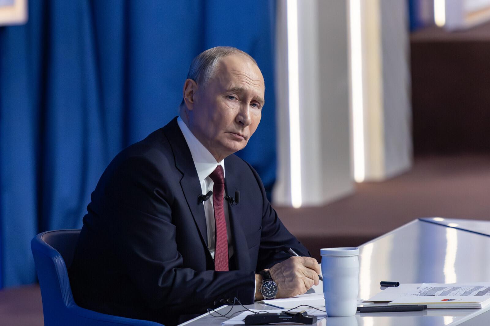Путин проведет совещание по видеосвязи с членами правительства