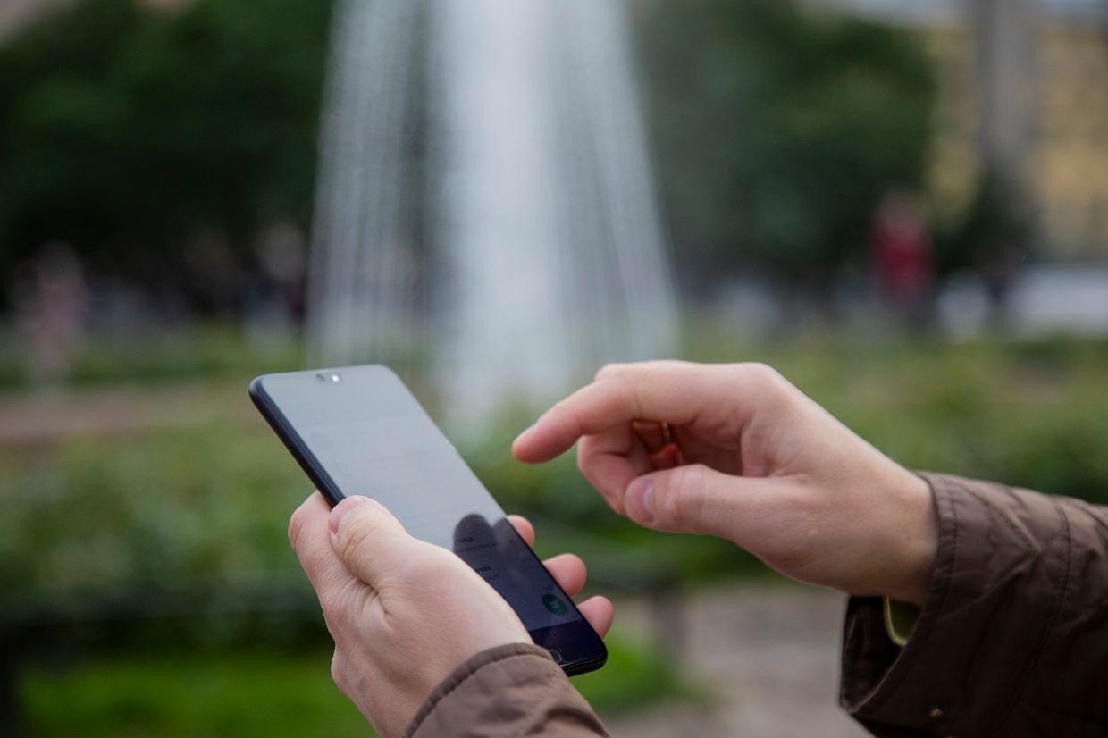 Россияне раскупают iPhone цвета «тыквы»