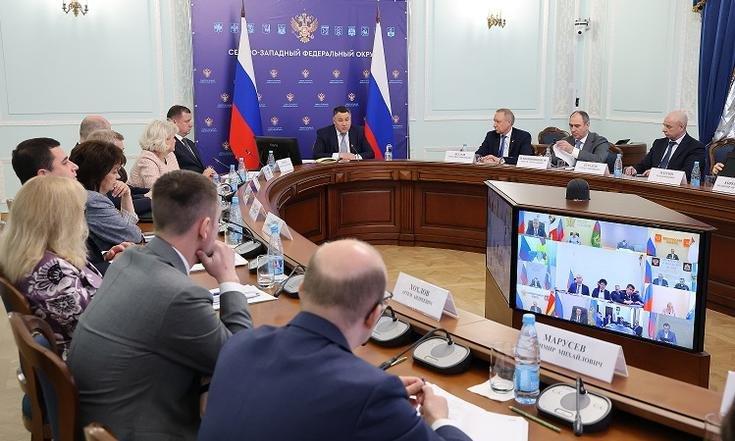Руденя поручил усилить контроль за мигрантами и работодателями в СЗФО