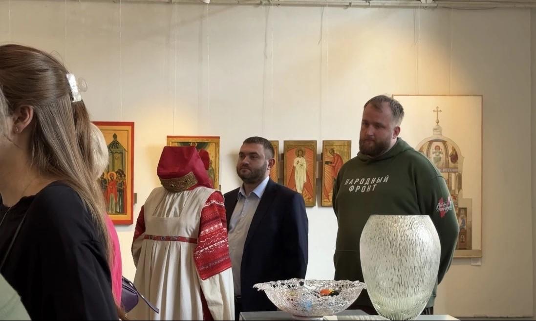 В Академии Штиглица показали иконы, керамику и стекло в современном прочтении Пасхи