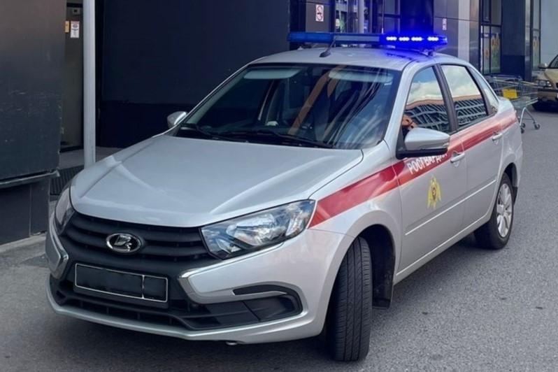 В Красносельском районе росгвардейцы задержали вора салата, шоколада и алкоголя