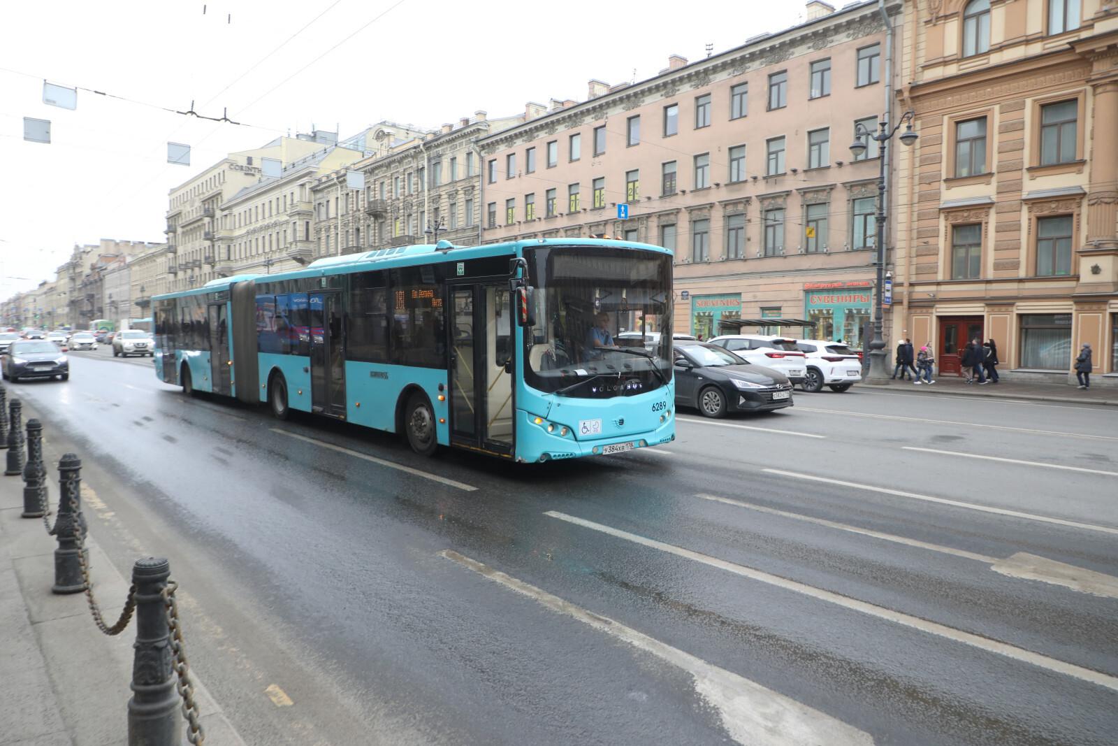 В Петербурга временно изменили трассы пять автобусов