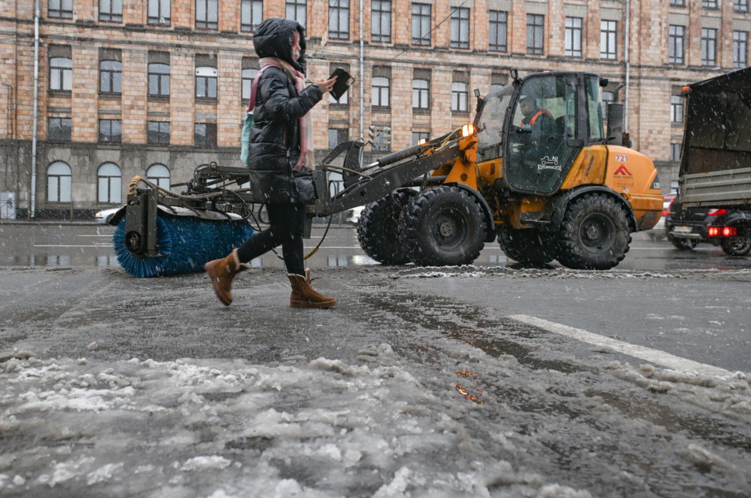 В Петербурге при уборке снега будут использовать меньше соли