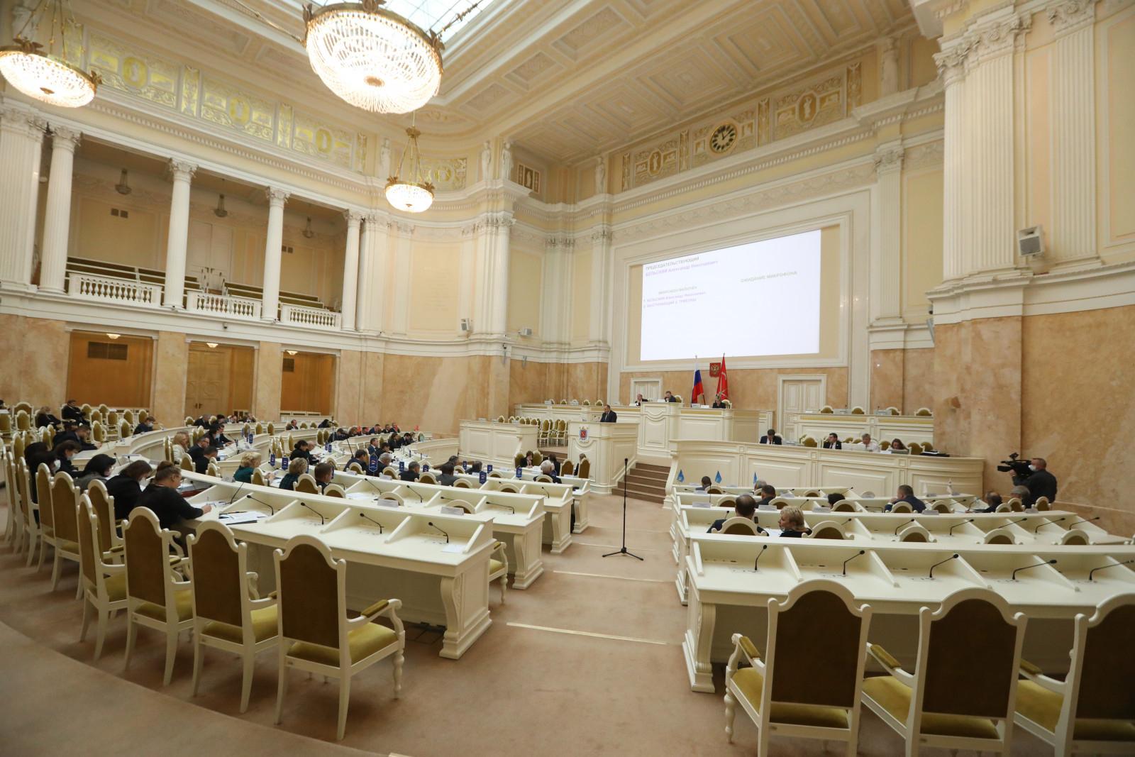 В Петербурге приняли в первом чтении законопроект, направленный на уточнение основных принципов научно-технической политики