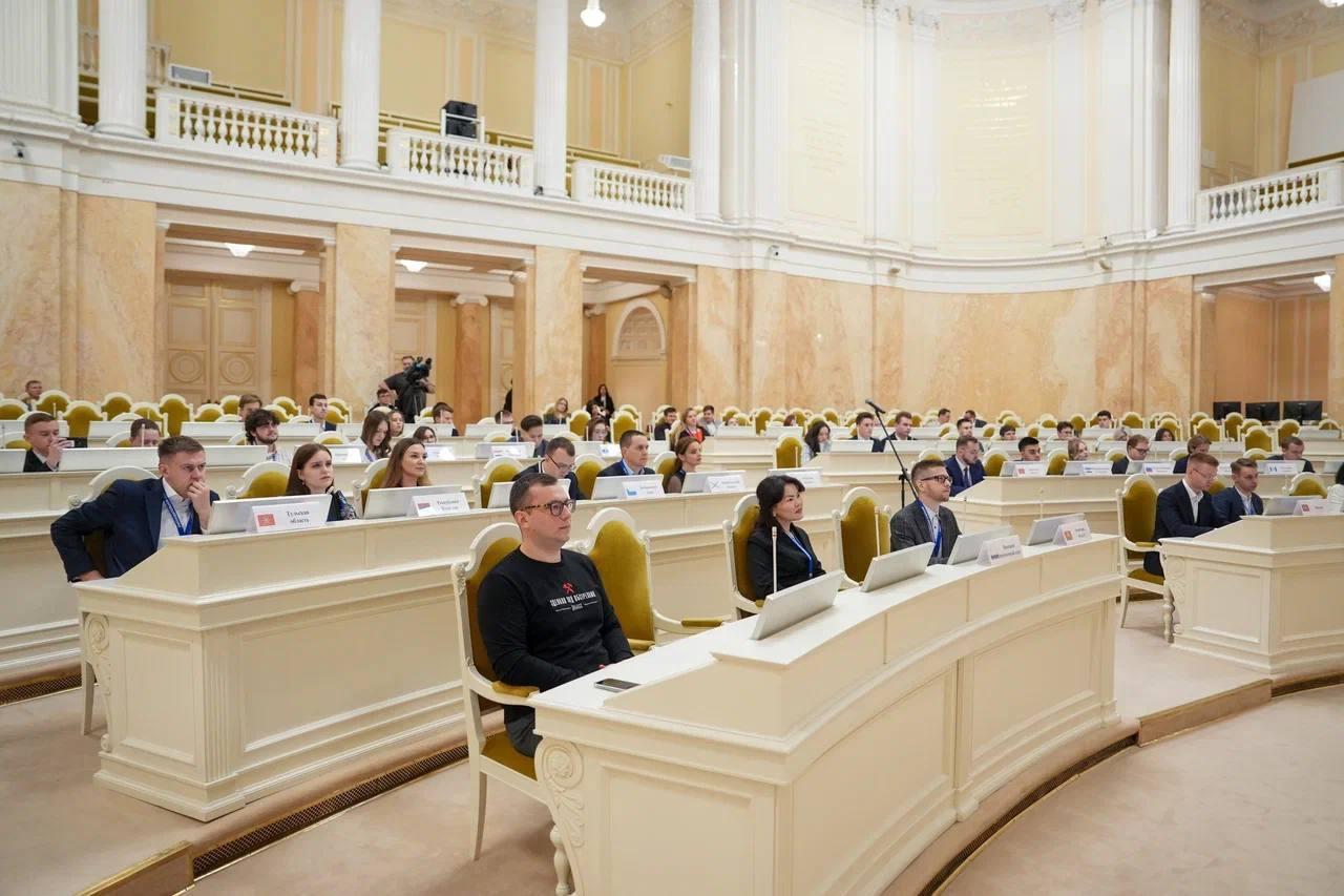 В Петербурге проходит первый Всероссийский форум молодых парламентариев