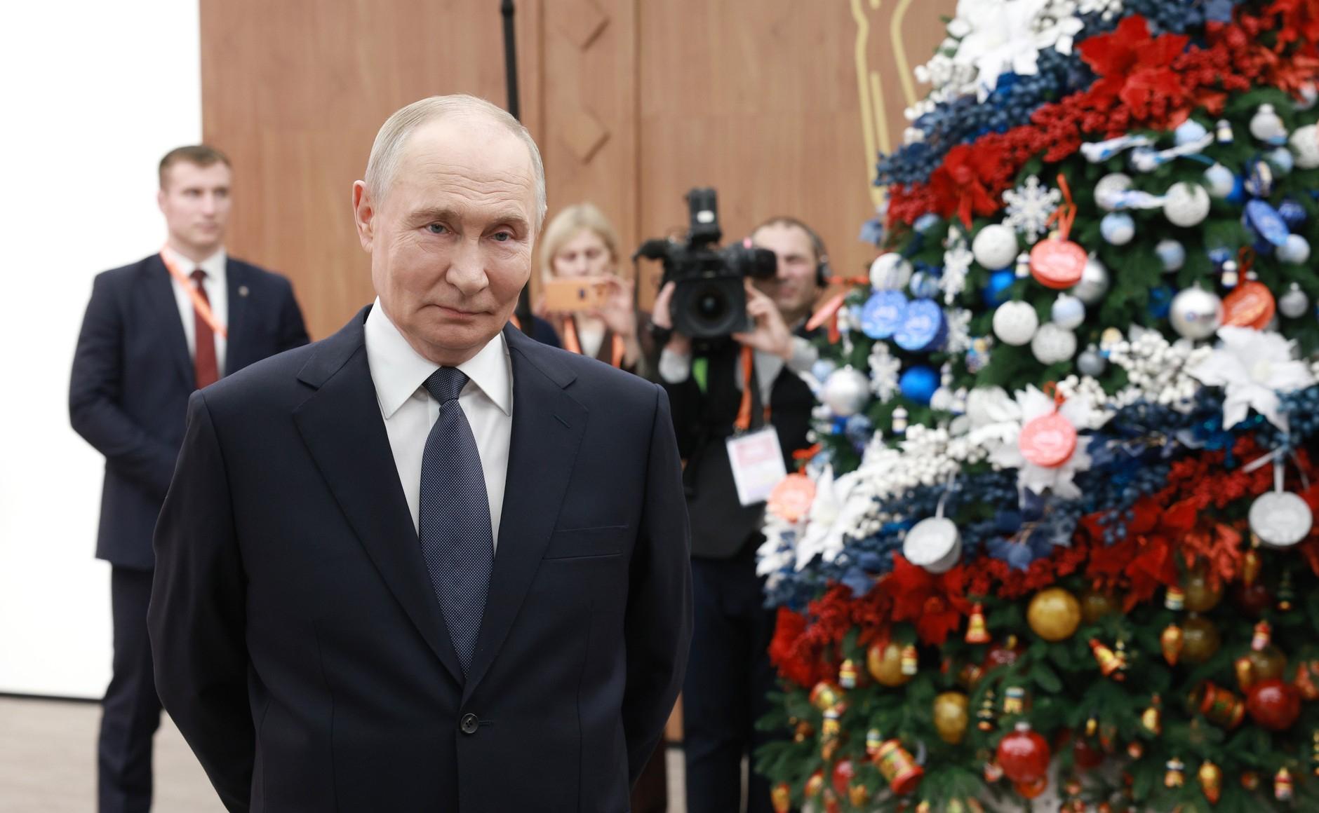 Владимир Путин принял участие в акции «Елка желаний»