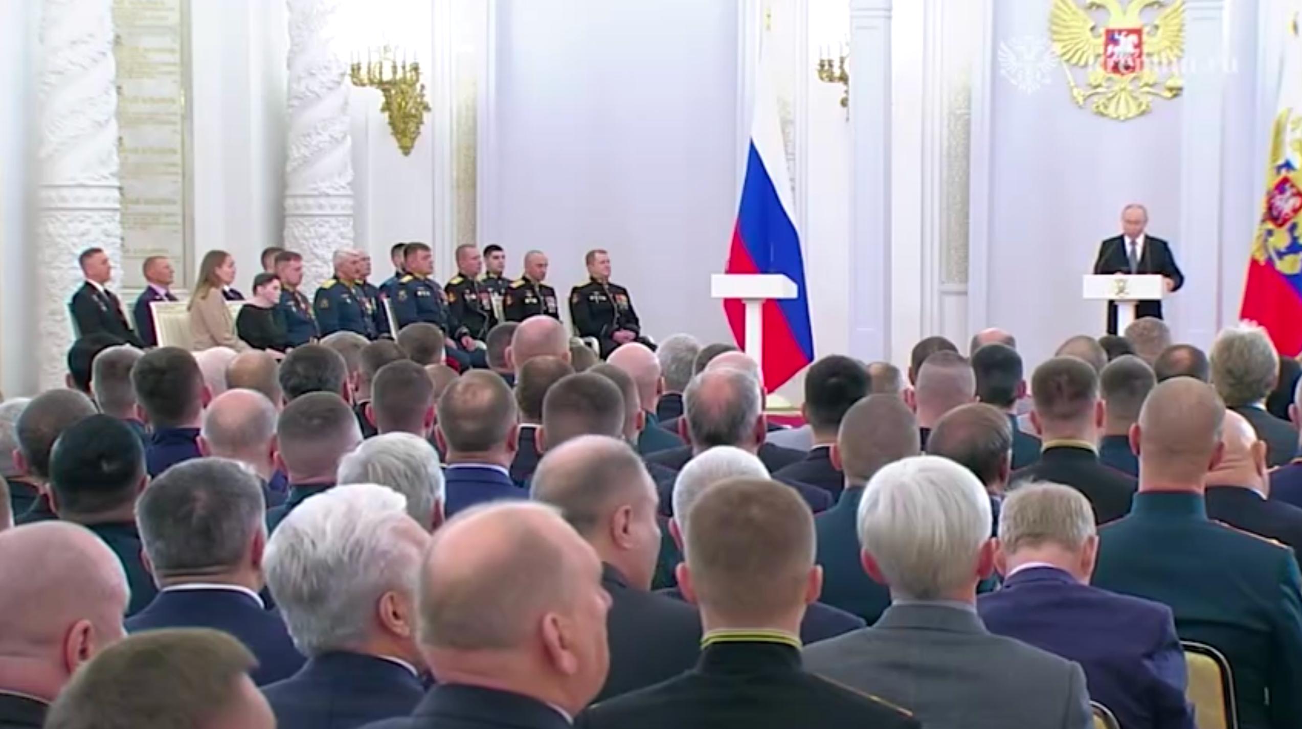Владимир Путин принял участие в церемонии вручения медалей «Золотая Звезда»
