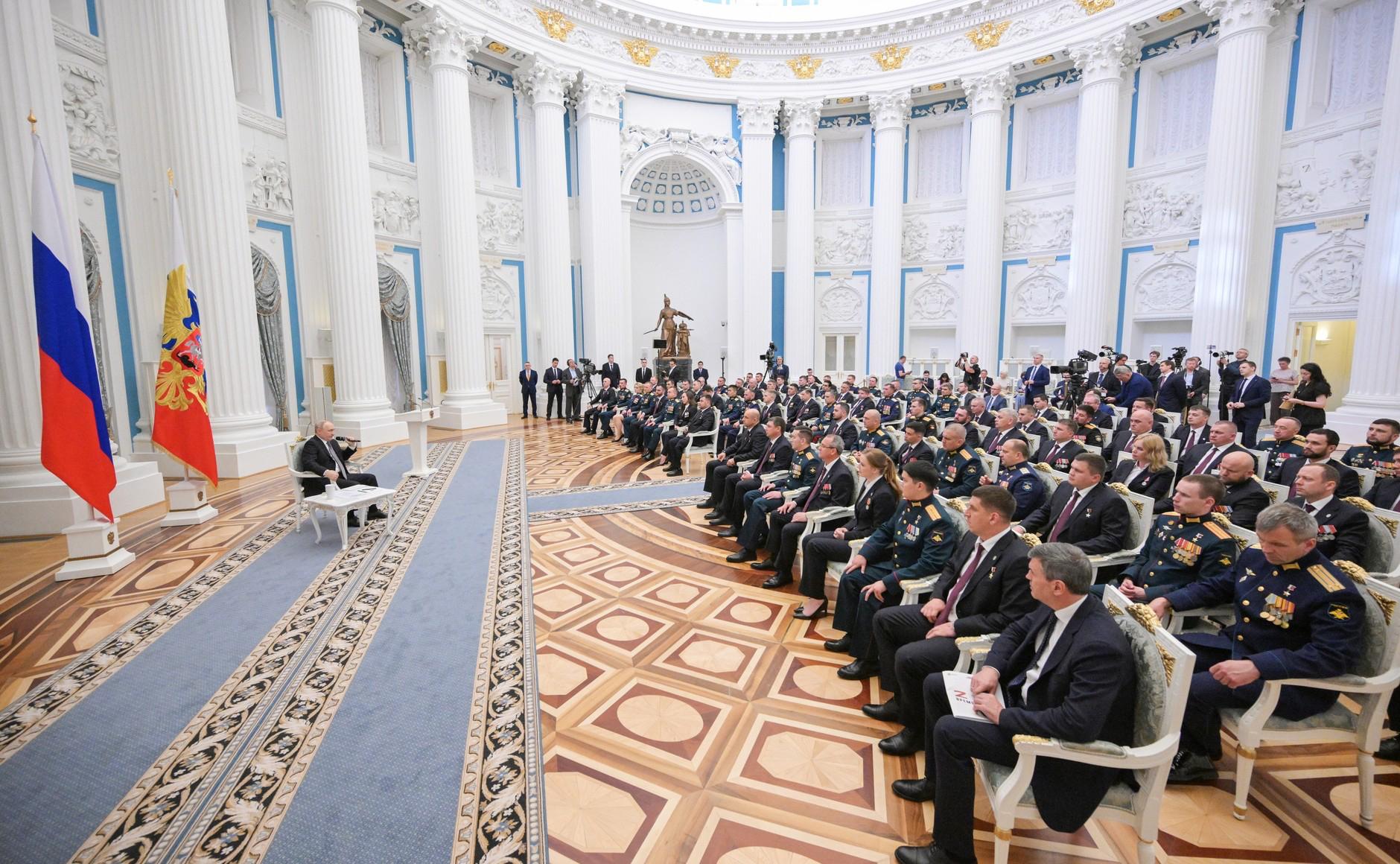 Владимир Путин встретился с выпускниками программы «Время героев»