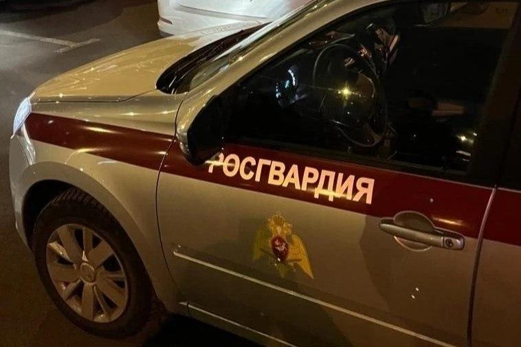 Во Фрунзенском районе задержали нетрезвого вандала, разбившего дверь автовокзала