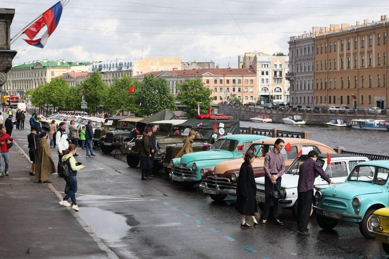 Выставка ретротехники открылась на Манежной площади